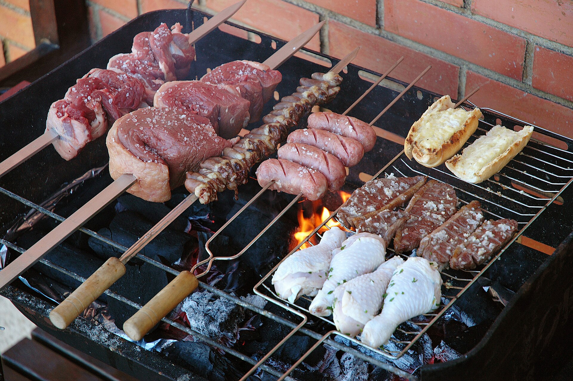 Picanha a la brasa con farofa y arroz, cocina brasileña de Miss Kroquetas