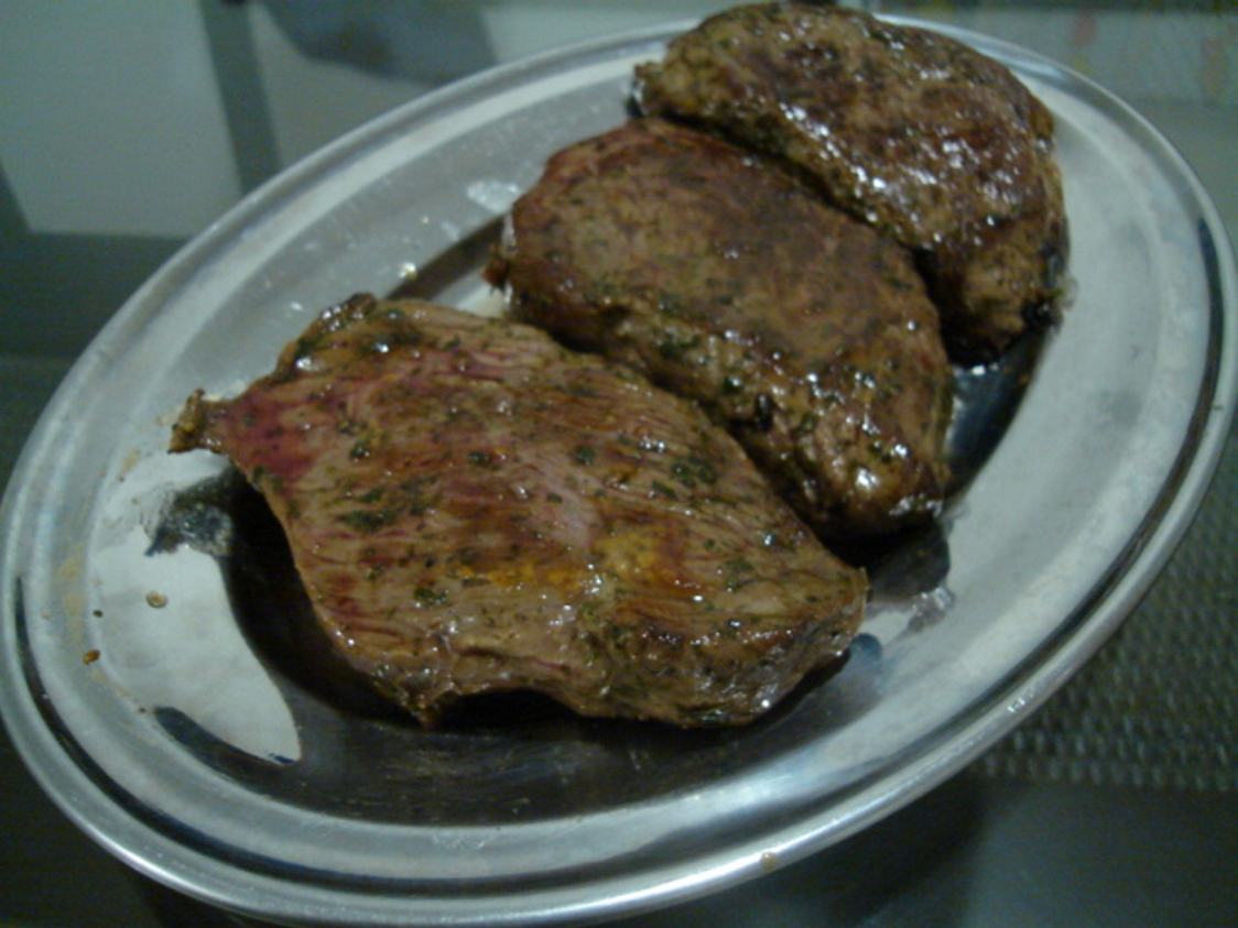 Picanha a la brasa con arroz y farofa